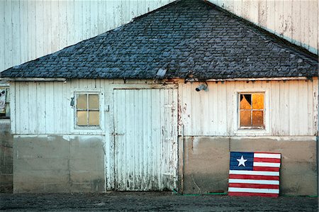 photos old barns - Idaho, USA. An american flag in front of a barn Stock Photo - Rights-Managed, Code: 862-03714162