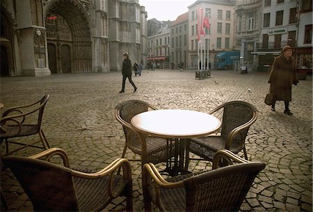 Belgium, Flanders, Antwerp; Historical Centre's main square, people walking in front of the Onze Lieve Vrouwkathedraal Foto de stock - Con derechos protegidos, Código: 862-03710377