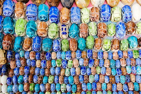 egypt market - Egypt, Luxor. Rows of glazed ceramic scarab beatles for sale on a market stall in a Luxor Souq. Foto de stock - Con derechos protegidos, Código: 862-03710904