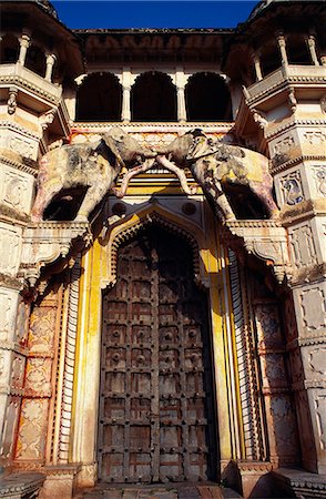 Hathi Pol,or elephant gate,marks the main entrance to Bundi's imposing Rajput palace. Stock Photo - Rights-Managed, Code: 862-03711894