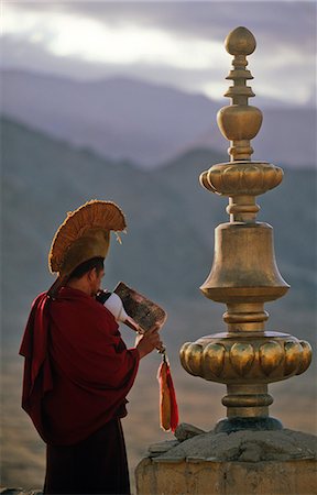 people ladakh - Buddhist Lama, making the call to prayer, Thikse Monastery, Ladakh, North West India Stock Photo - Rights-Managed, Code: 862-03712097