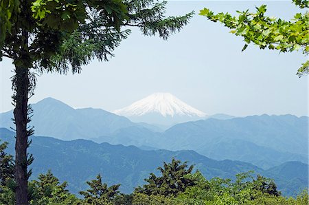 simsearch:862-03712492,k - View of the snow capped Mount Fuji seen from the Takaosan hiking course in Tokyo Stock Photo - Rights-Managed, Code: 862-03712522