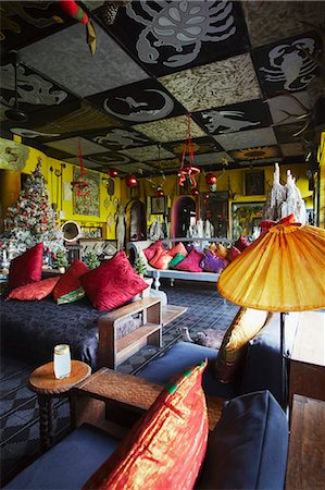 sri lanka kandy city photos - Lounge in Helga's Folly Hotel, Kandy, Sri Lanka Stock Photo - Rights-Managed, Code: 862-03713622