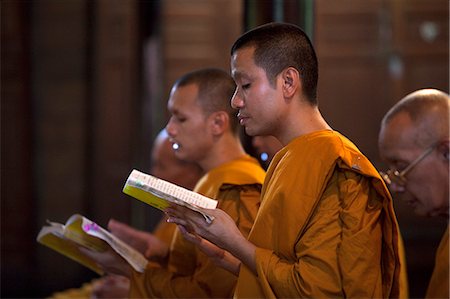 simsearch:700-00195691,k - Bhuddist moines à Bangkok en Thaïlande Photographie de stock - Rights-Managed, Code: 862-03713810