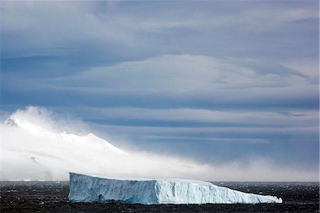 extremism - Antarctica, Antarctic Sound and Hope Bay, Icebergs and high catabatic winds off the Argentinan permanent base. Stock Photo - Rights-Managed, Code: 862-03736162