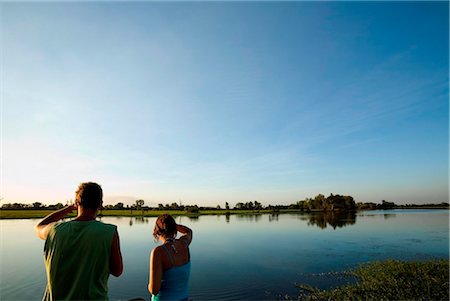 Australia, Northern Territory, Kakadu National Park, Cooinda.  Tourists look out over the Yellow Water Wetlands.(PR) Foto de stock - Con derechos protegidos, Código: 862-03736313