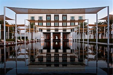 Oman, Masqat, Muscat, Ghubrah. The main swiming pool and pool side bar in the luxury 5 star Chedi Hotel resort at sunset. Stock Photo - Rights-Managed, Code: 862-03737049