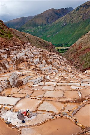 simsearch:862-06677365,k - Peru, The ancient saltpans of Salinas near Maras have been an important source of salt since pre-Inca times. Stock Photo - Rights-Managed, Code: 862-03732044