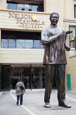 people in johannesburg - Statue of Nelson Mandela in Nelson Mandela Square, Sandton, Johannesburg, Gauteng, South Africa Foto de stock - Con derechos protegidos, Código: 862-03808267