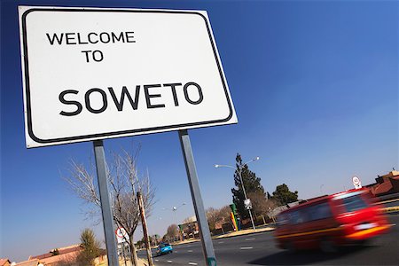 passing - Soweto road sign, Soweto, Johannesburg, Gauteng, South Africa Foto de stock - Con derechos protegidos, Código: 862-03808275