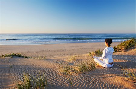Femme à pratiquer l'yoga sur la plage à l'aube, Bay de Jeffrey, Eastern Cape, Afrique du Sud Photographie de stock - Rights-Managed, Code: 862-03808512