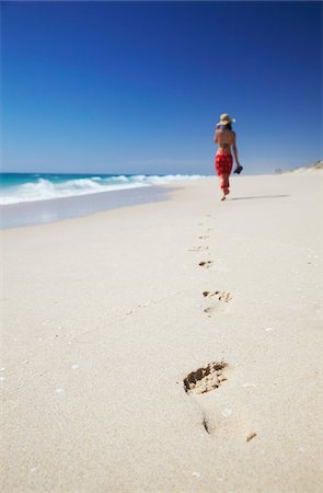 Femme qui marche sur Floreat beach, Perth, Western Australia, Australie Photographie de stock - Rights-Managed, Code: 862-03887227