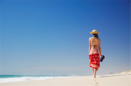 Femme qui marche sur Floreat beach, Perth, Western Australia, Australie Photographie de stock - Rights-Managed, Code: 862-03887229