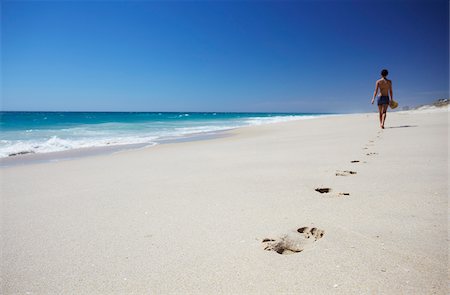 Femme qui marche sur Floreat beach, Perth, Western Australia, Australie Photographie de stock - Rights-Managed, Code: 862-03887222