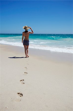 Femme qui marche sur Floreat beach, Perth, Western Australia, Australie Photographie de stock - Rights-Managed, Code: 862-03887223
