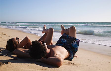 Jeune couple couché sur Floreat beach, Perth, Western Australia, Australie Photographie de stock - Rights-Managed, Code: 862-03887240