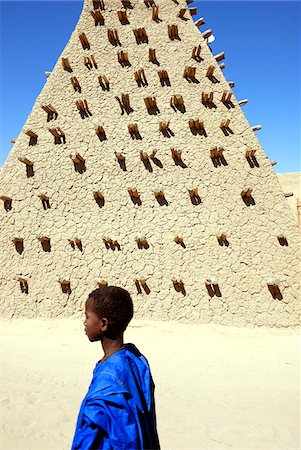 simsearch:862-03437232,k - Boy walking along the Sankore mosque, a UNESCO World Heritage Site. Timbuktu, Mali, West Africa Stock Photo - Rights-Managed, Code: 862-03888790