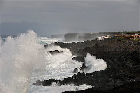 simsearch:862-03889240,k - Pierres de lave sur un jour d'orage à Lagido, patrimoine mondial de l'UNESCO. Pico, Açores, Portugal Photographie de stock - Rights-Managed, Code: 862-03889164