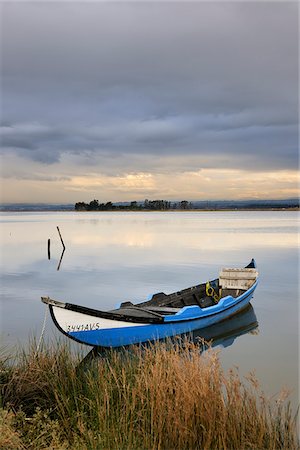 simsearch:862-05998941,k - Traditional boats in the Ria de Aveiro, Beira Litoral, Portugal Stock Photo - Rights-Managed, Code: 862-03889346