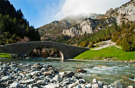 simsearch:400-04587823,k - Medieval bridge in Bujaruelo. Ordesa y Monte Perdido National Park, Pyrenees, Spain Stock Photo - Rights-Managed, Code: 862-03889613