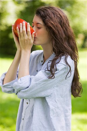 simsearch:877-06834306,k - Portrait of young woman drinking from bowl Stock Photo - Rights-Managed, Code: 877-06834287