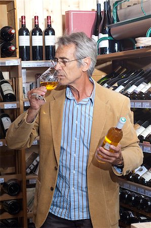 Man, occidental, selecting a bottle of wine Stock Photo - Rights-Managed, Code: 877-06835434