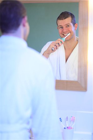 simsearch:400-04151135,k - France man at home brushing thees Stock Photo - Rights-Managed, Code: 877-06835872