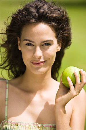 Young woman holding an apple Stock Photo - Rights-Managed, Code: 877-06832178