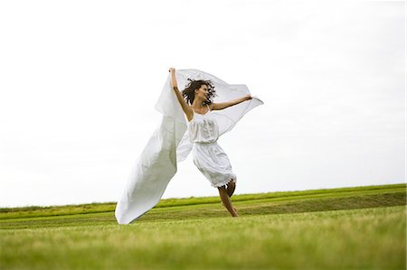 simsearch:877-06832290,k - Young woman running with a white sheet , oudoors Stock Photo - Rights-Managed, Code: 877-06832354