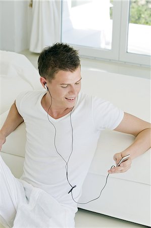 simsearch:6108-05858292,k - Young man at home, listening to music Stock Photo - Rights-Managed, Code: 877-06832415