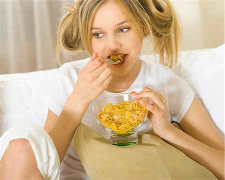 dreaming about eating - Portrait of a young woman eating corn flakes Stock Photo - Rights-Managed, Code: 877-06833257