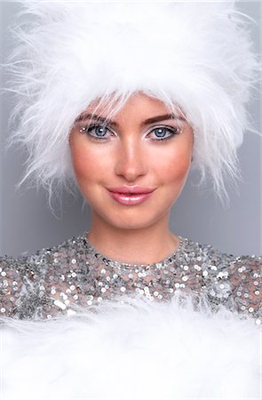 simsearch:649-07520416,k - Portrait of young woman, toque and muff in white fur Stock Photo - Rights-Managed, Code: 877-06833560