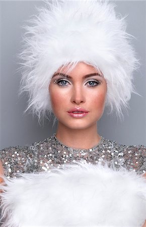 simsearch:649-07520416,k - Portrait of young woman, toque and muff in white fur Stock Photo - Rights-Managed, Code: 877-06833561