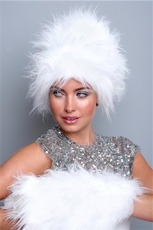 simsearch:649-07520416,k - Portrait of young woman, toque and muff in white fur Stock Photo - Rights-Managed, Code: 877-06833563