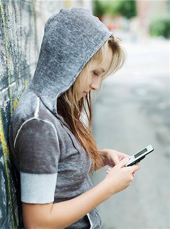 simsearch:877-06833898,k - Teenage girl using mobile phone Stock Photo - Rights-Managed, Code: 877-06833844