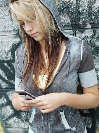 simsearch:877-06833898,k - Teenage girl using mobile phone Stock Photo - Rights-Managed, Code: 877-06833843