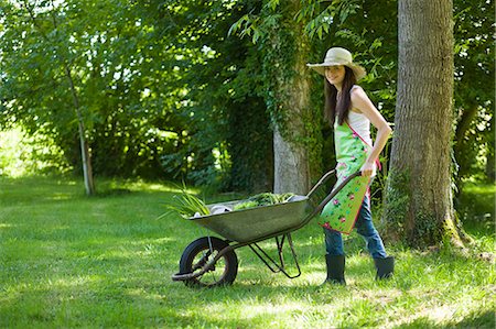 simsearch:877-06834306,k - Young woman pushing wheelbarrow Stock Photo - Rights-Managed, Code: 877-06833887
