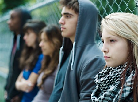 simsearch:877-06833898,k - 5 teenagers leaning against chain link fence Stock Photo - Rights-Managed, Code: 877-06833963