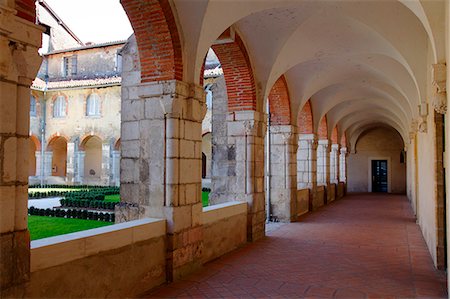 simsearch:877-08128095,k - France, Aquitaine,  Landes (40), Saint Sever, abbatial church   (Unesco world heritage) the cloister Photographie de stock - Rights-Managed, Code: 877-08078978