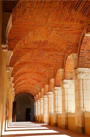 simsearch:877-08128095,k - France, Aquitaine,  Landes (40), Saint Sever, abbatial church   (Unesco world heritage) the cloister Photographie de stock - Rights-Managed, Code: 877-08078979