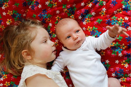 simsearch:640-06963757,k - A 3 years old girl posing with her newborn brother Stock Photo - Rights-Managed, Code: 877-08127969