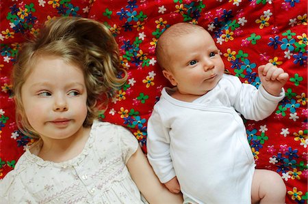 simsearch:640-06963757,k - A 3 years old girl posing with her newborn brother Stock Photo - Rights-Managed, Code: 877-08127971