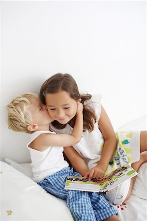simsearch:640-06963757,k - A little girl reads a book to her brother Stock Photo - Rights-Managed, Code: 877-08128928