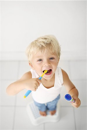 Little boy brushing his teeth Stock Photo - Rights-Managed, Code: 877-08128920