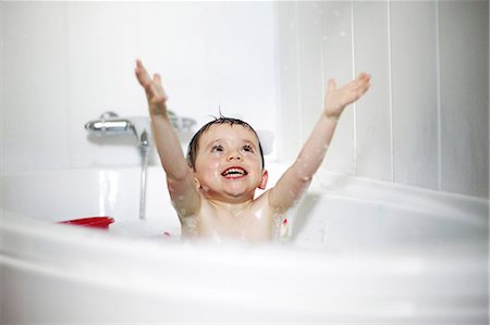 Little boy taking a bath Stock Photo - Rights-Managed, Code: 877-08129028