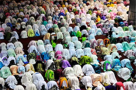 simsearch:877-08897949,k - Women praying inside Istiqlal Mosque or Masjid Istiqlal , the biggest mosque of South East Asia ,in Jakarta, Java island, Indonesia, South East Asia Stock Photo - Rights-Managed, Code: 877-08129599