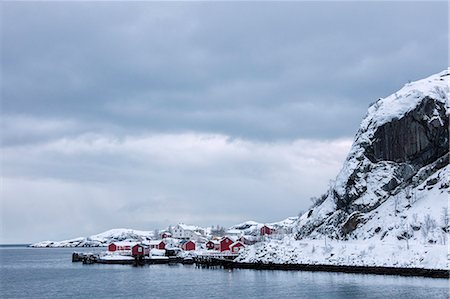 simsearch:693-03557828,k - Cold sea and snowy peaks frame the fishing village at dusk Nusfjord Nordland Lofoten Islands Northern Norway Europe Foto de stock - Con derechos protegidos, Código: 879-09034246