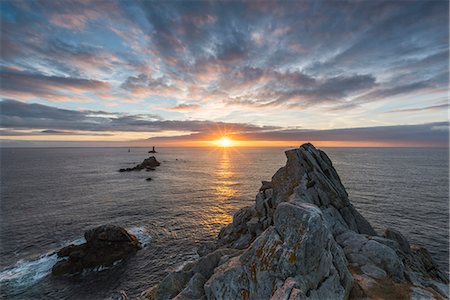simsearch:632-05759883,k - Vieille lighthouse from Raz point at sunset. Plogoff, Finistère, Brittany, France. Stock Photo - Rights-Managed, Code: 879-09033293
