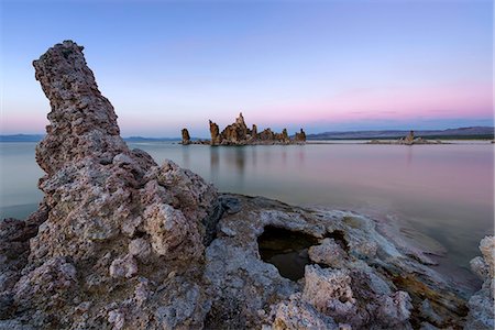 Dusk at Mono Lake Tufa State Natural Reserve, Mono County, Lee Vining, California, USA Photographie de stock - Rights-Managed, Code: 879-09099938