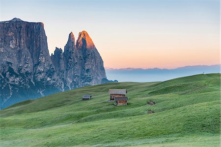 Alpe di Siusi/Seiser Alm, Dolomites, South Tyrol, Italy. Sunrise on the Alpe di Siusi Foto de stock - Con derechos protegidos, Código: 879-09100618